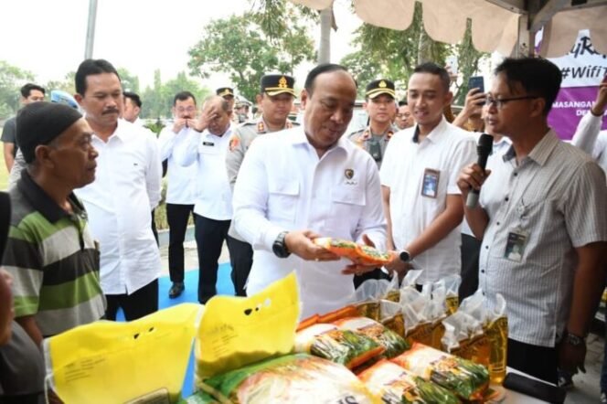 
					Polri Distribusikan 6 Ton Beras Menggelar Gerakan Pasar Murah di Madiun, Sinergi dengan Bulog Tekan Inflasi