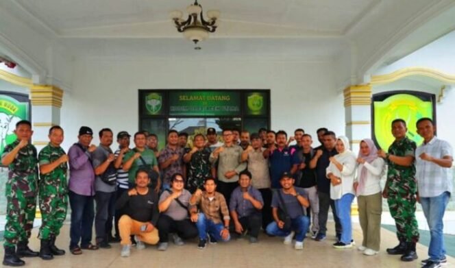 
					Ngopi Bareng Insan Pers, Dandim Aceh Utara Tawarkan Kepemimpinan Terbuka dan Humanis