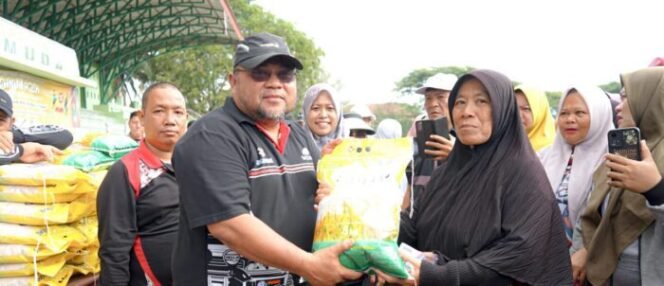 
					Penyaluran Beras SPHP di Lapangan Pemuda, Masyarakat Sangat Antusias