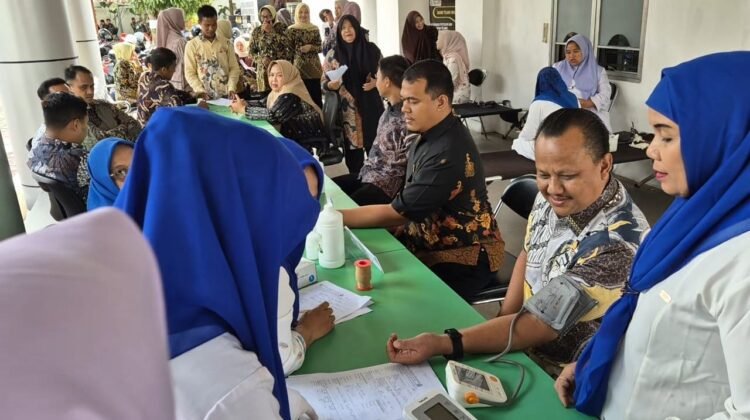 Sambut HUT ke-80 Kejaksaan RI, Kejari Agara Gelar Pemasangan KB Gratis dan Donor Darah