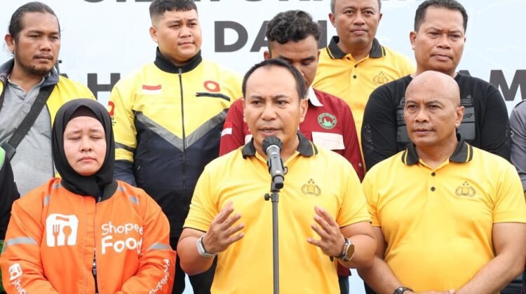 Perkuat Silaturahmi, Polisi dan Ojol Olahraga hingga Makan Bersama di Polda Riau