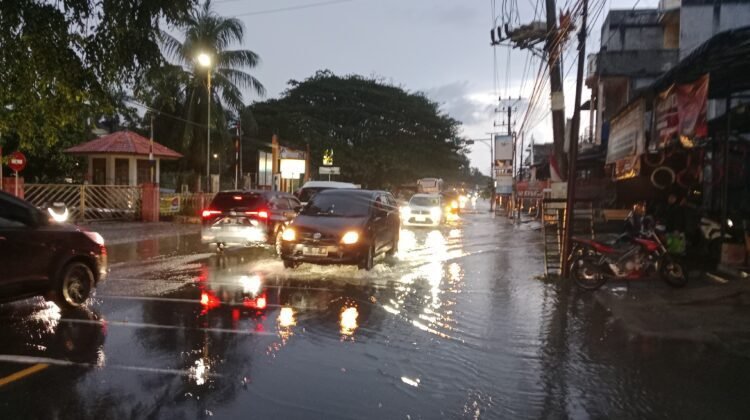 Hujan Sejam, Lhokseumawe Lumpuh: Jalan Banda Aceh–Medan Tergenang Sampai Lutut