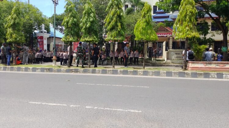 Aksi demo mahasiswa mulai berlangsung di kota Lhokseumawe