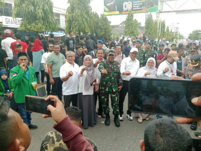 
					Mahasiswa Tiga Kampus di Lhokseumawe Gelar Demo, Suarakan Isu PBB dan Tunjangan DPR