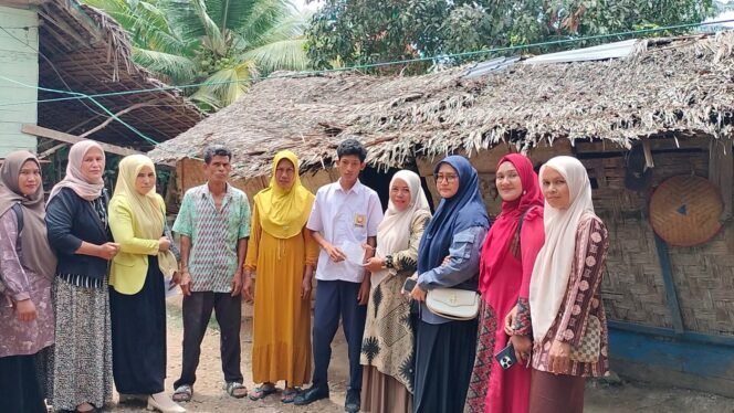 
					Muhammad Faisal, Pelajar Aceh Utara yang Belajar di Tengah Rumah Bocor dan Lantai Tanah