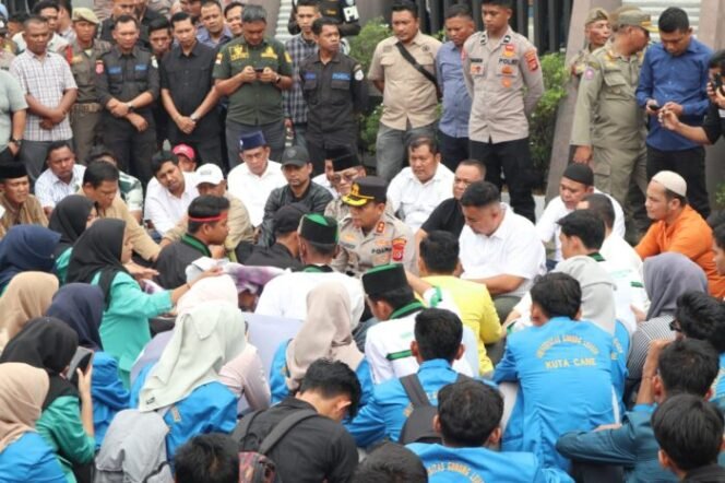 
					Kapolres Aceh Tenggara dan DPRK Duduk Bareng Mahasiswa, Aksi Damai Berjalan Penuh Keharmonisan