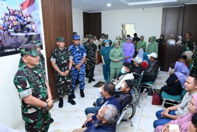 
					Jelang HUT ke-80, Lanud Husein Sastranegara Berikan Pelayanan Kesehatan Gratis untuk Warga