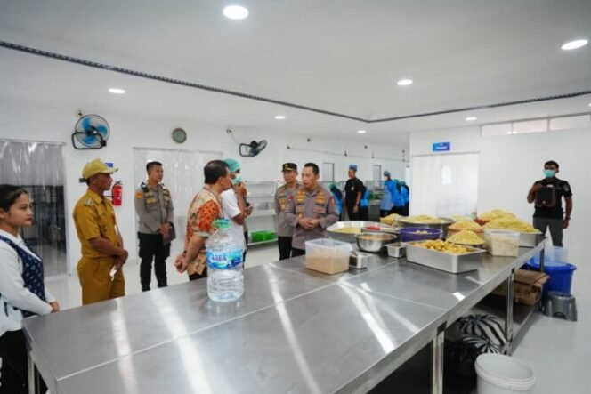 
					Tinjau Gedung Gizi Polres Semarang, Kapolri Minta Jajaran Perkuat Food Security