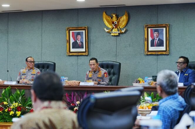 
					Kapolri Listyo Sigit Kumpulkan Akademisi dan Pakar untuk Susun Strategi Transformasi Polri