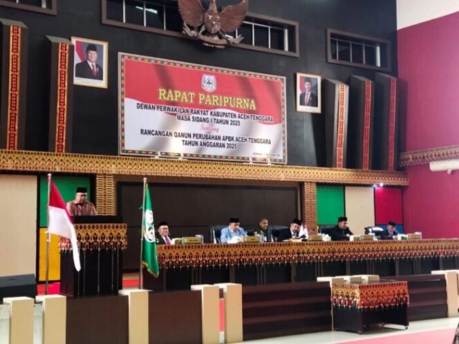 
					DPRK Bersama Pemda Gelar Sidang Rancangan Qanun Perubahan ABPK 2025