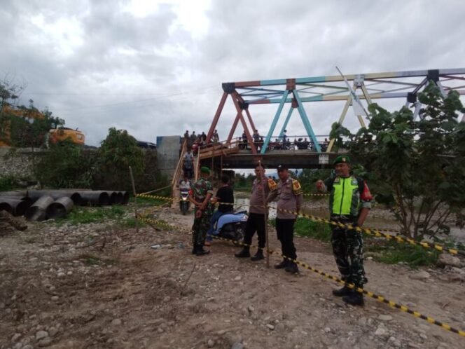 
					Polsek Babussalam dan Lawe Alas Amankan Pembongkaran Jembatan Darurat Bely Mbarung, Lalu Lintas Dialihkan Sementara