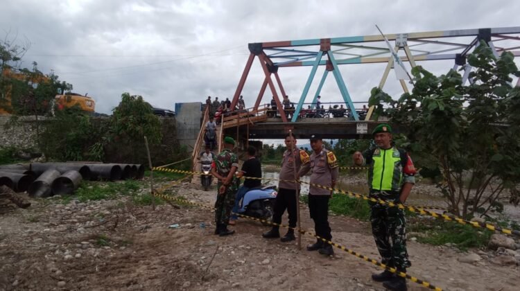 Polsek Babussalam dan Lawe Alas Amankan Pembongkaran Jembatan Darurat Bely Mbarung, Lalu Lintas Dialihkan Sementara