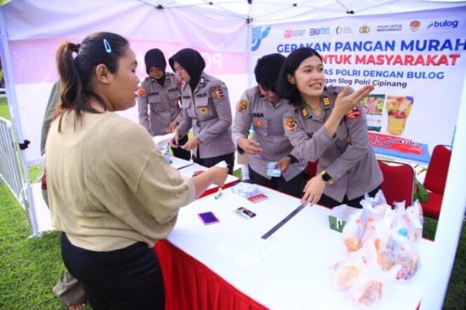 
					Sinergi Polri dan Bulog, Gelar Gerakan Pangan Murah Ringankan Beban Kebutuhan Pokok Masyaraka