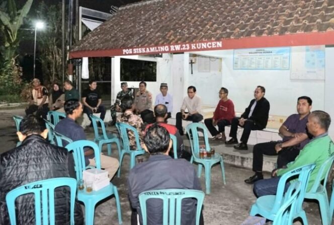 
					Kemendagri Dorong Penguatan Peran Masyarakat dalam Keamanan, Dirjen Bangda Tinjau Siskamling di Sleman