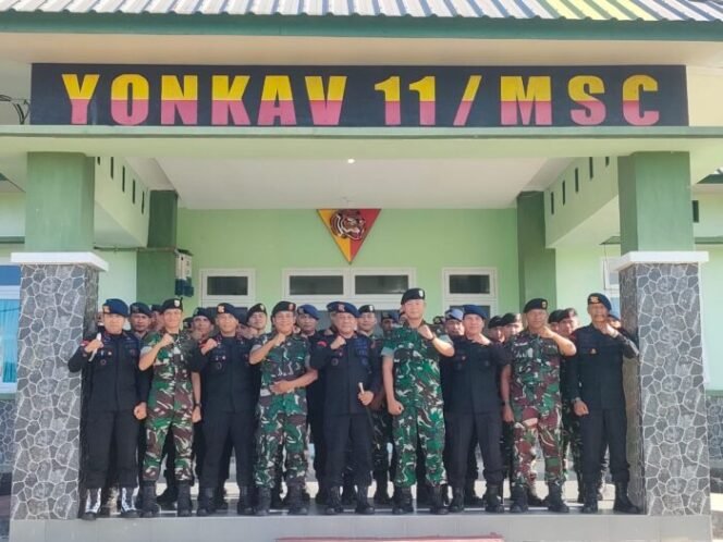 
					SINERGI TNI/POLRI,BRIMOB ACEH SAMBANGI YONKAV 11/MSC BERI KEJUTAN HUT TNI KE-80