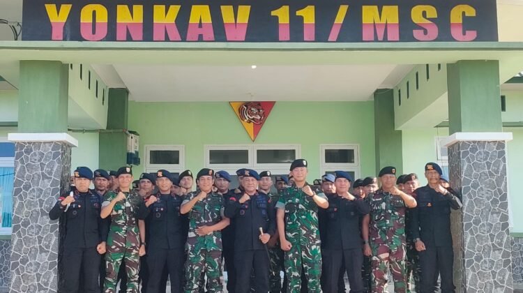 SINERGI TNI/POLRI,BRIMOB ACEH SAMBANGI YONKAV 11/MSC BERI KEJUTAN HUT TNI KE-80