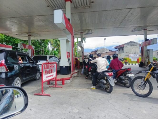 
					Antrian Di SPBU Lawe Kihing Aceh Tenggara