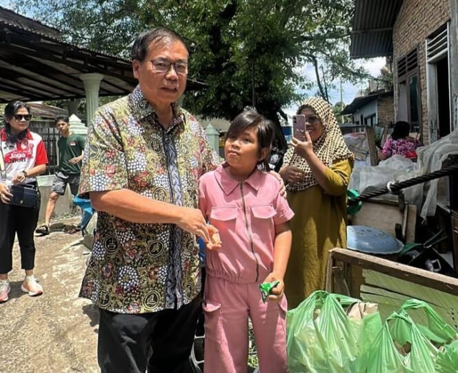 
					Anggota Komisi X DPR RI Sofyan Tan Kunjungi Korban Banjir Sungai Babura di Medan Polonia Saat Reses
