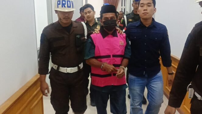 
					Pengulu Lembah Haji Mengintimidasi Perangkat Desa Demi Keuntungan Pribadi dari Dana Desa