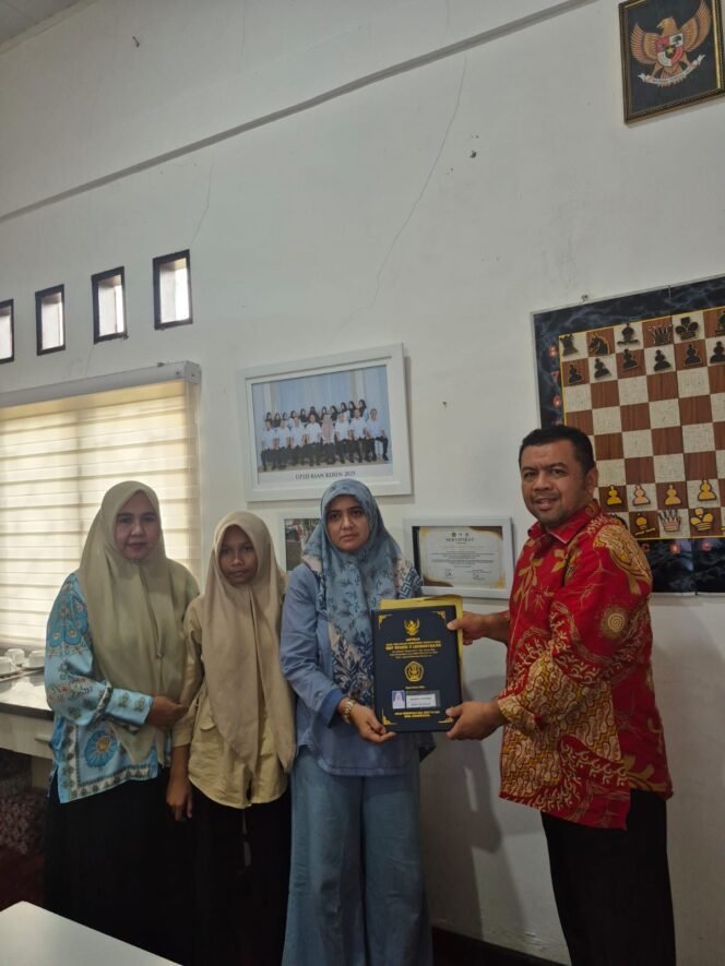 Selama 12 Tahun, Mutia Sari Antar Pasien dan Anak Yatim dengan Mobil Pribadi: “Mungkin Ini Rezeki Orang Lain”