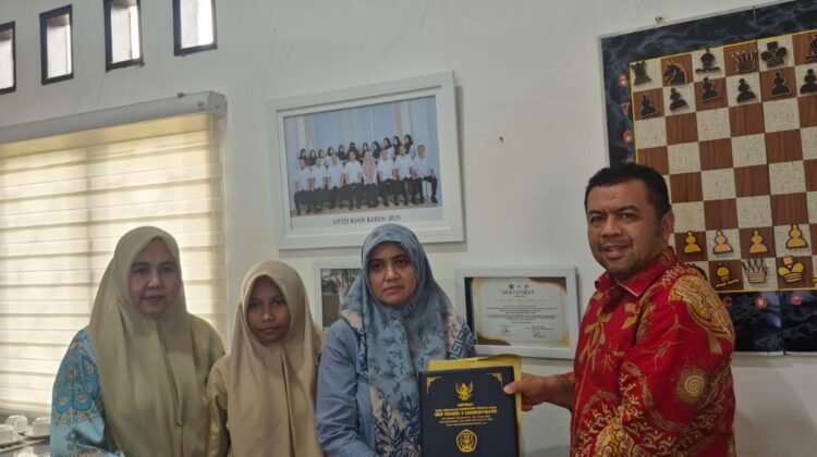 Selama 12 Tahun, Mutia Sari Antar Pasien dan Anak Yatim dengan Mobil Pribadi: “Mungkin Ini Rezeki Orang Lain”