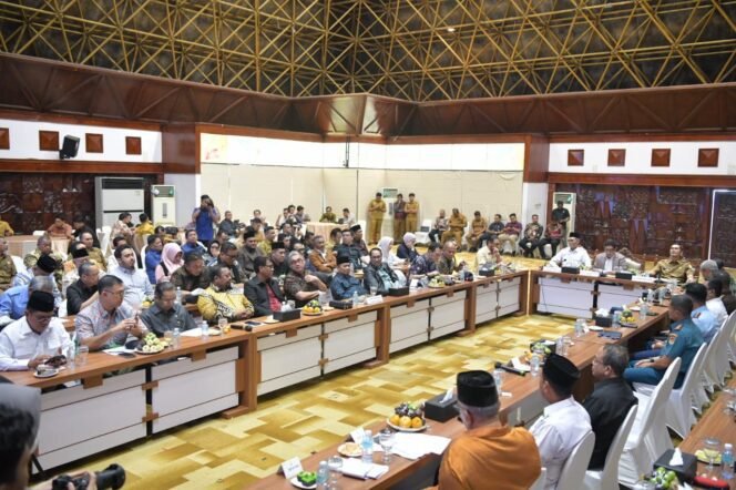 
					UUPA dan Dana Otsus Dibedah: Sekda Aceh dan Forbes DPR-DPD RI Satukan Arah Revisi Kekhususan Aceh