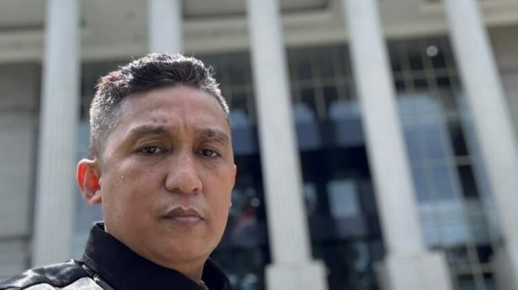 Advokat Kontroversial Naik Meja di Sidang MK, Berakhir dengan Tawa dan Sanksi