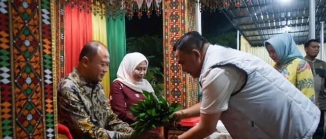 
					Peusejuek Kajari Aceh Tenggara yang Baru, Bupati Beri Sambutan Hangat