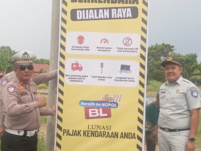 
					Kasat Lantas Polres Lhokseumawe Pasang Spanduk Himbauan Keselamatan Berkendara
