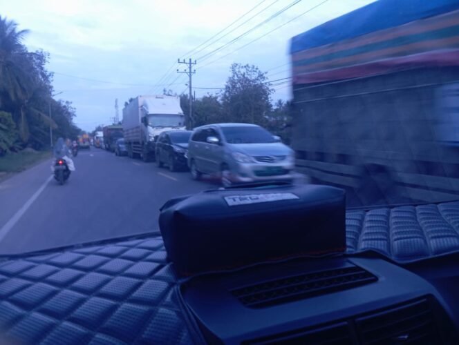 
					Pasca Banjir, Jembatan Putus Picu Kemacetan Panjang di Kuta Blang Meski Jembatan Bailey Telah Terpasang