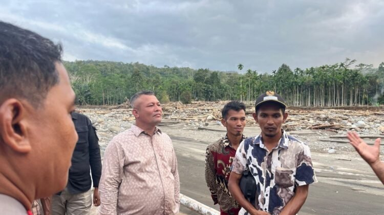 Bupati Aceh Utara Tembus Daerah Terisolasi, Gampong Gunci Nyaris Hilang Disapu Banjir