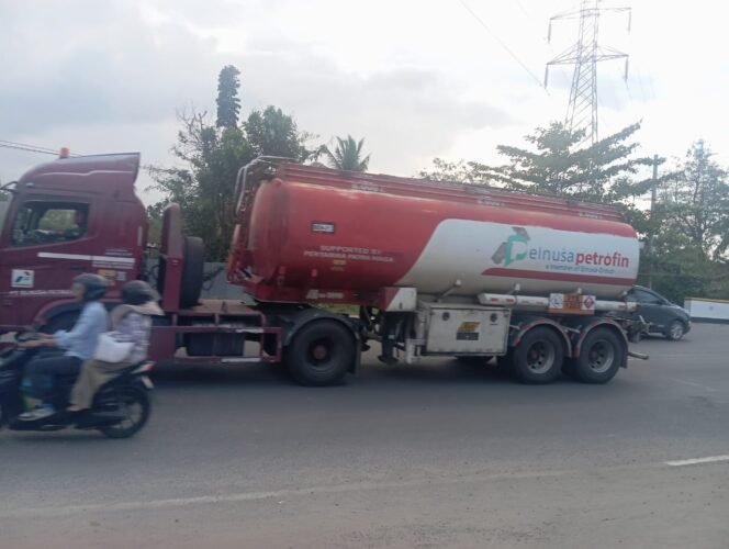 
					Sepuluh Truk Tangki BBM Berangkat ke Wilayah Timur Aceh, Pastikan Pasokan Energi Tetap Aman