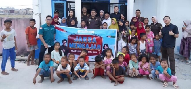 
					Tingkatkan Kualitas Pendidikan Dasar, Kejaksaan Negeri Batu Bara Gelar Jaksa Mengajar Bahasa Inggris