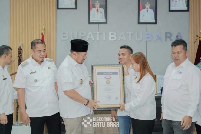 
					Bupati Batu Bara Raih Anugerah Sahabat Pers Indonesia dari SMSI