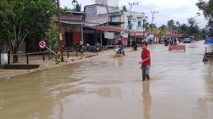 Tanggul Krueng Peuto Bobol, Ribuan Warga Desa Kumbang Terancam Mengungsi