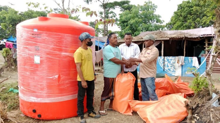 Pemkab Aceh Utara Gandeng Media PASESATU Salurkan Tenda dan Tangki Air untuk Korban Banjir Bandang