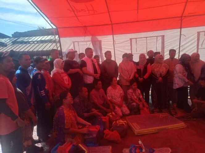 
					Bupati Aceh Tenggara Serahkan Bantuan Masa Panik Korban Kebakaran