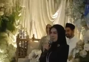 Foto tangkapan layar dari video yang menyebar di jejaring medsos memperlihatkan sosok seperti Mualem dan Vie Santi melangsungkan pesta pernikahan yang disebut-sebut di Malaysia. (Sumber: Medsos)
