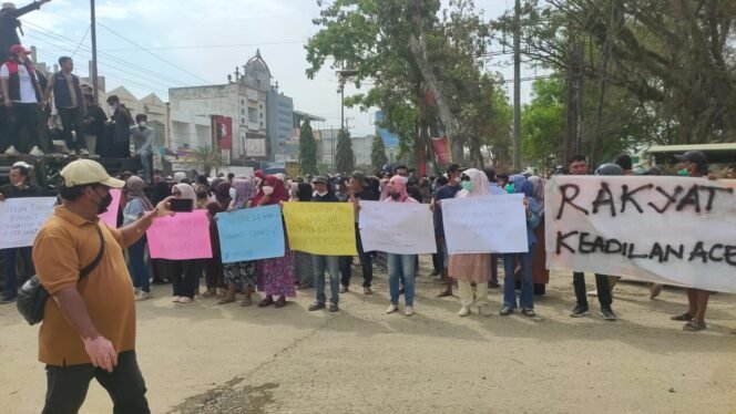 
					Ribuan Warga Aceh Tamiang Demo, Jeritan korban banjir menggema di pusat pemerintahan Kabupaten Aceh Tamiang