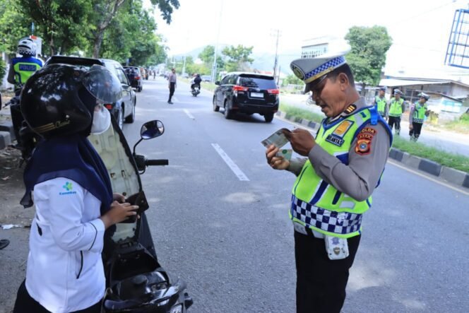 
					Hari Kedua Operasi Keselamatan Seulawah 2026, Satgas Gakkum Polda Aceh Keluarkan 10 Surat Tilang