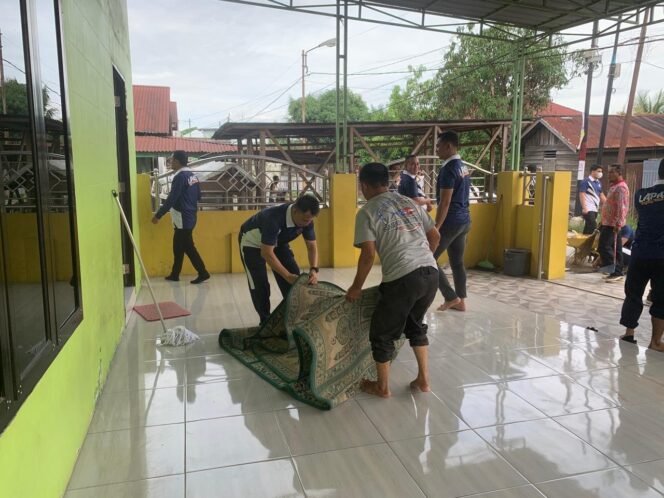 
					Gotong Royong Jelang Ramadhan, Musholla Lapas Tanjung Balai Tampil Bersih dan Nyaman