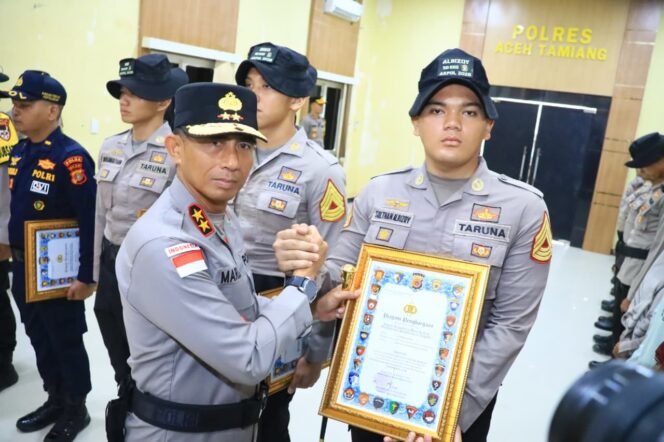 
					Kapolda Aceh Beri Penghargaan Taruna Akpol dan Personel Polda Aceh atas Aksi Kemanusiaan Pascabencana Aceh Tamiang