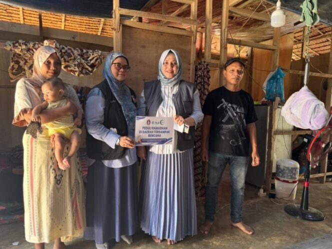 
					RSUD Cut Meutia Bersama PAPDI Aceh dan ILLUNIA Gelar Bakti Sosial Ramadhan di Desa Alue Dua