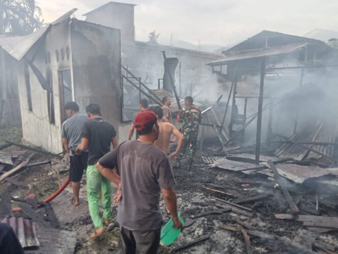 
					Dua Unit Rumah Semi Permanen Tanpa Penghuni Hangus Terbakar