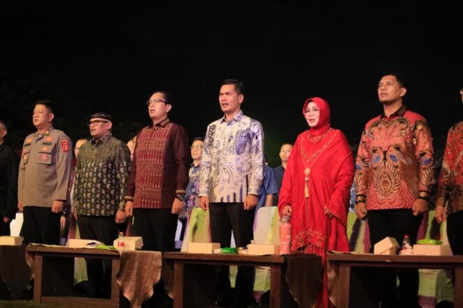 
					Foto: Sekda Aceh, M. Nasir, mewakili Gubernur Muzakir Manaf, secara resmi membuka Banda Aceh Experience (City Expo) di Lapangan Blang Padang, Banda Aceh, Senin (20/4/2026).