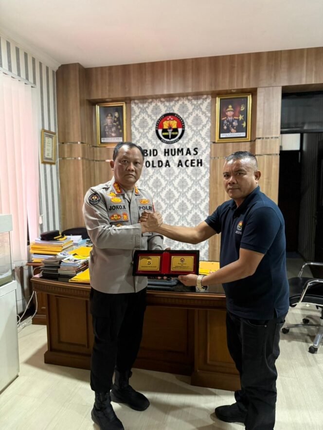 
					PENGHARGAAN & APRESIASI, Polda Aceh Lepas Purna Bakti Kasie Humas Polres Lhokseumawe, Salman Alfarasi, SH, MM