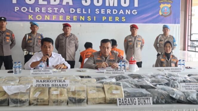 
					Disergap di Gerbang Tol Lubuk Pakam, 3 Tersangka dan 53 kilo Sabu di Amankan Satresnarkoba Polresta Deli Serdang