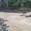 Salah satu jembatan darurat di wilayah Ketol Kabupaten Aceh Tengah kembali rusak akibat banjir bandang, di Aceh Tengah, Rabu (1/4/2026). 
