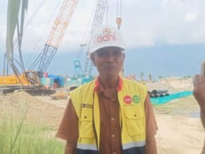 Tasmadi Pelasana lapangan jembatan Pantai Dona di Aceh Tenggara.