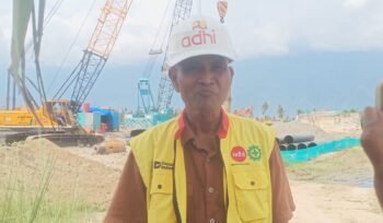 Tasmadi Pelasana lapangan jembatan Pantai Dona di Aceh Tenggara.